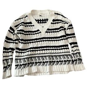 Universal Thread Black and White V-Neck Sweater